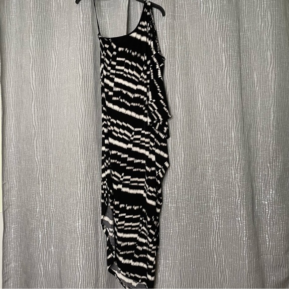 City Chic one Shoulder dress - Picture 5 of 6